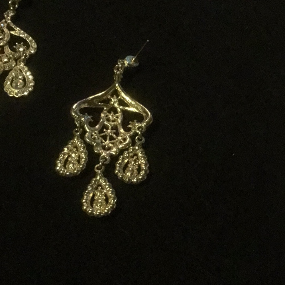 Beautiful gold tone RHINESTONE earrings - Picture 4 of 6